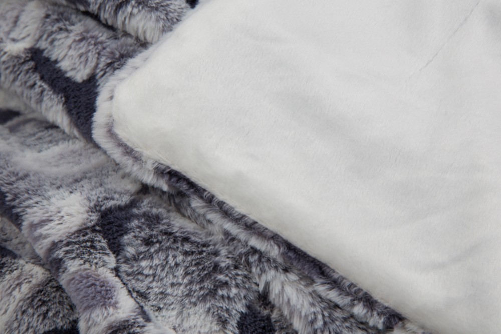 The Best Faux Fur Blankets of 2024 - American Cowboy Reviews